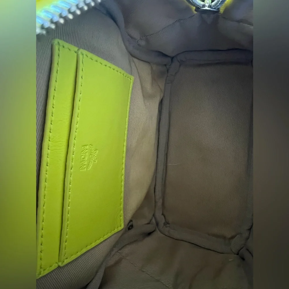 NWOT MCM FLUO VISETOS STARK BEBE BOO
